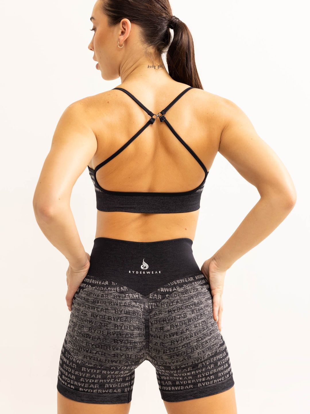 Logo Lux Seamless Sports Bra - Black Clothing Ryderwear