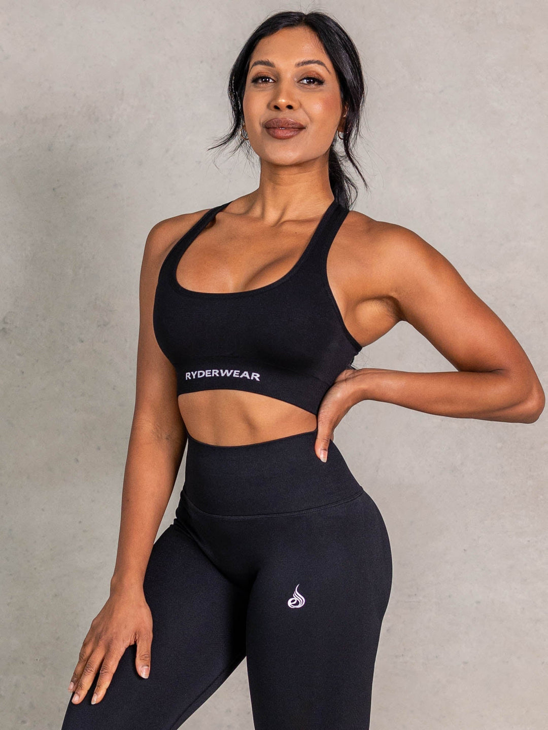 NRG Seamless Scoop Neck Sports Bra - Black Clothing Ryderwear