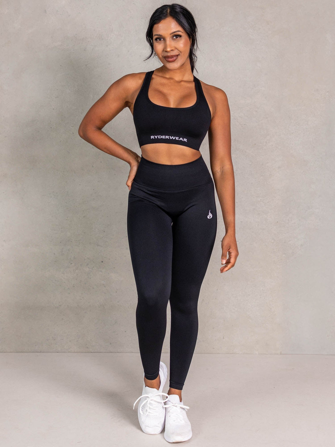 NRG Seamless Scoop Neck Sports Bra - Black Clothing Ryderwear