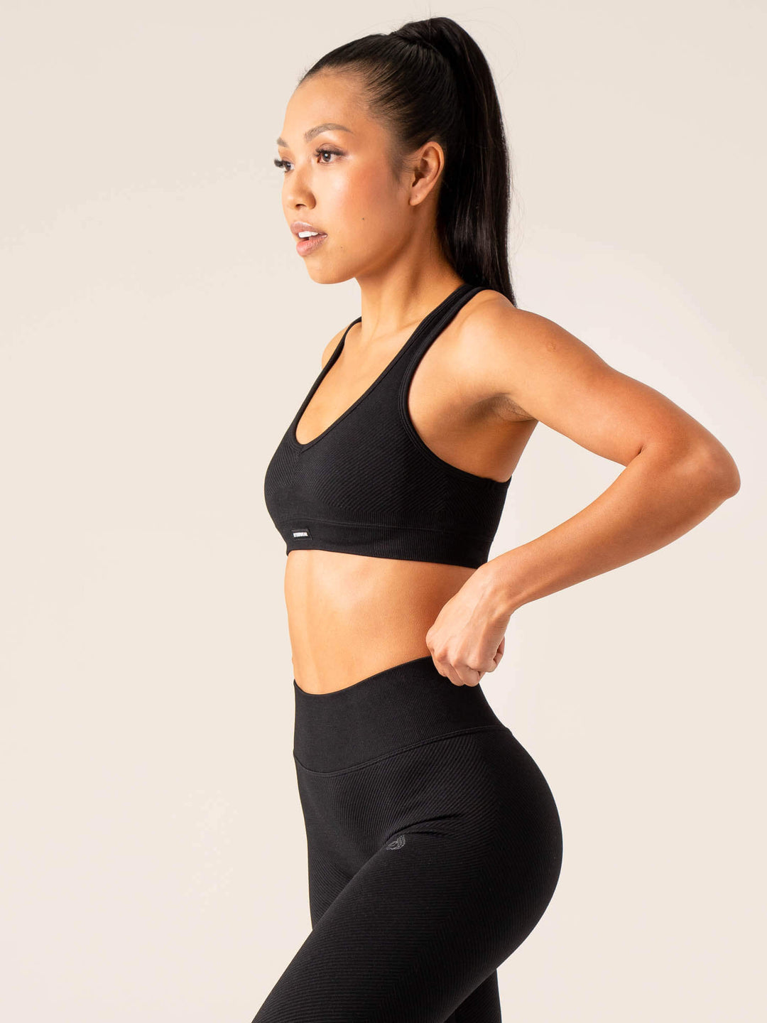Circuit Rib Seamless Sports Bra - Black Clothing Ryderwear