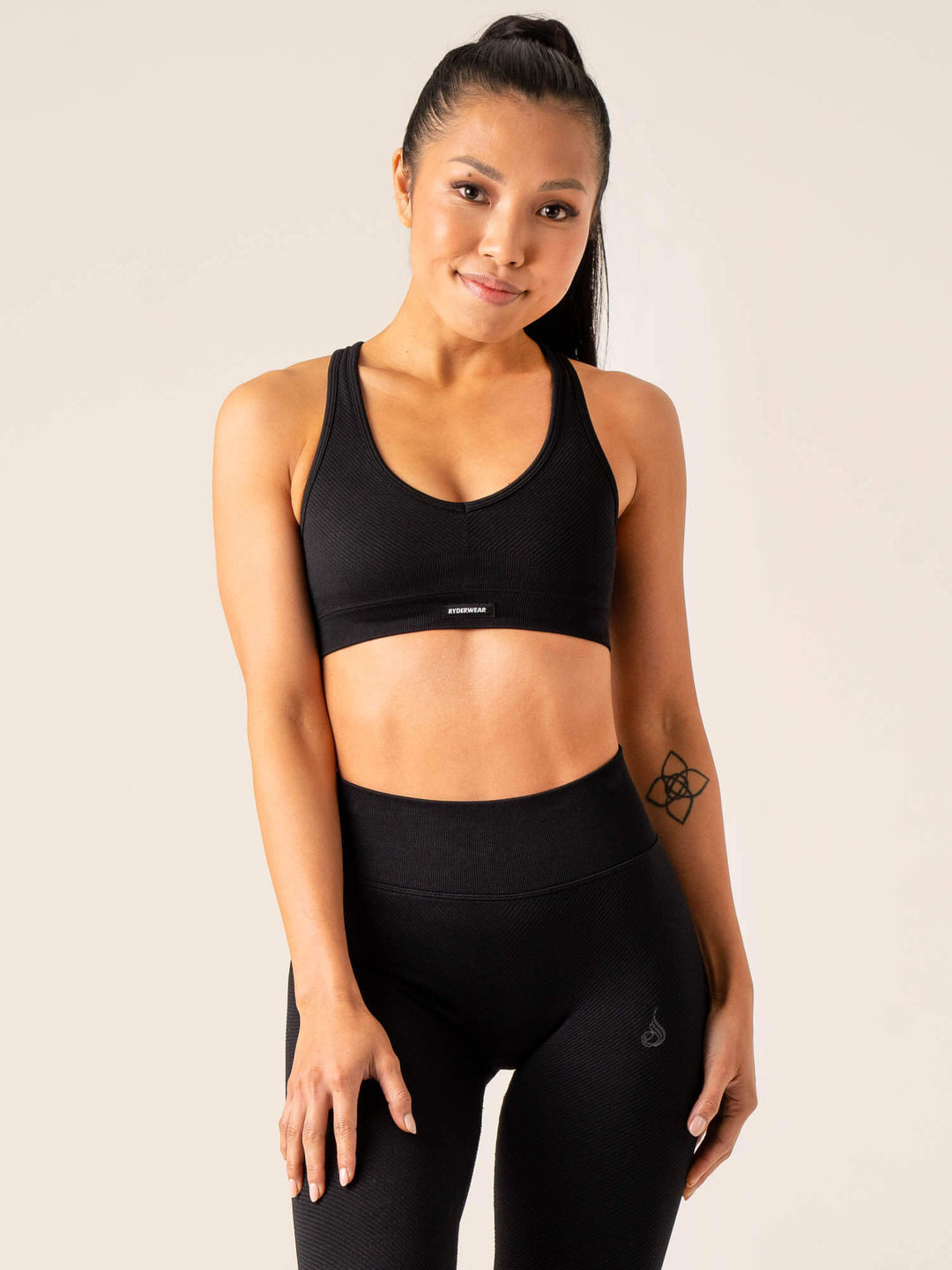 Circuit Rib Seamless Sports Bra - Black Clothing Ryderwear