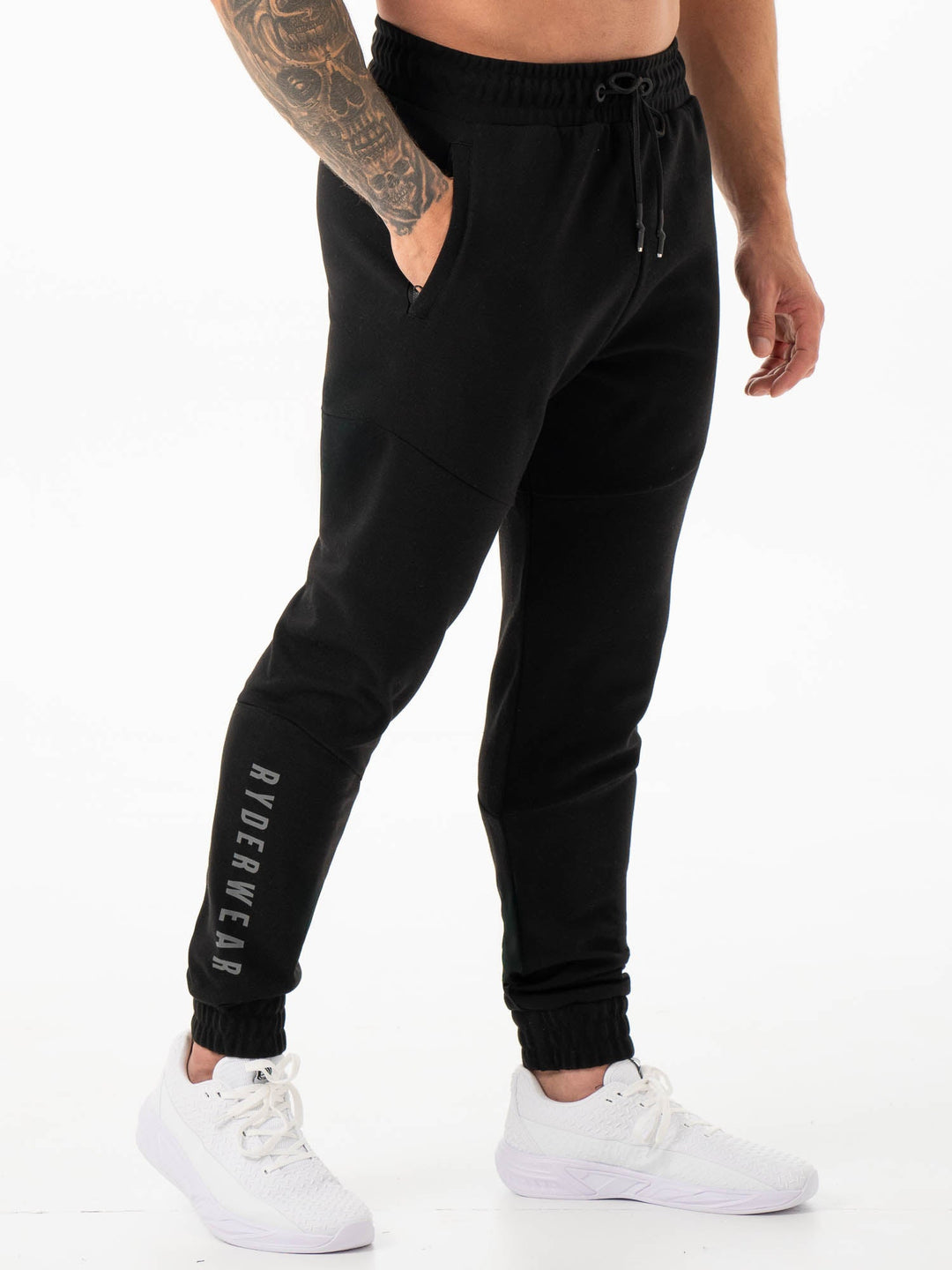 Soft Tech Trackpants - Black