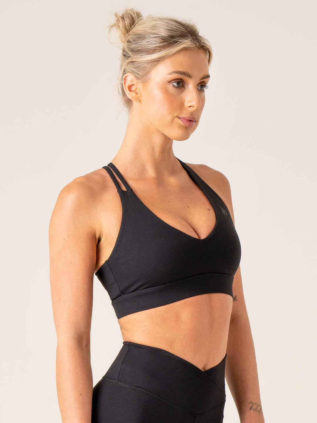 Momentum V-Neck Sports Bra - Black Clothing Ryderwear
