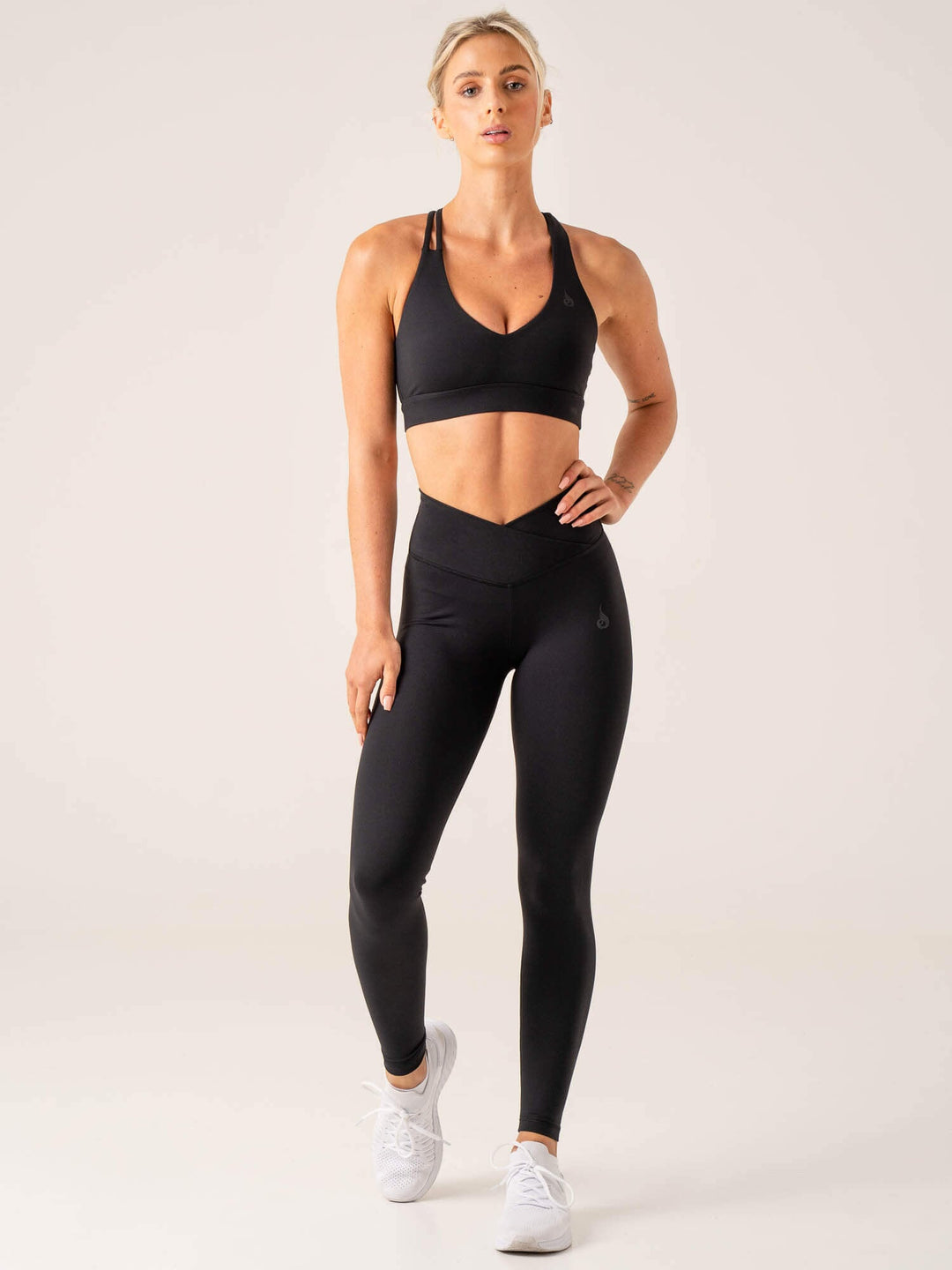 Momentum V-Neck Sports Bra - Black Clothing Ryderwear